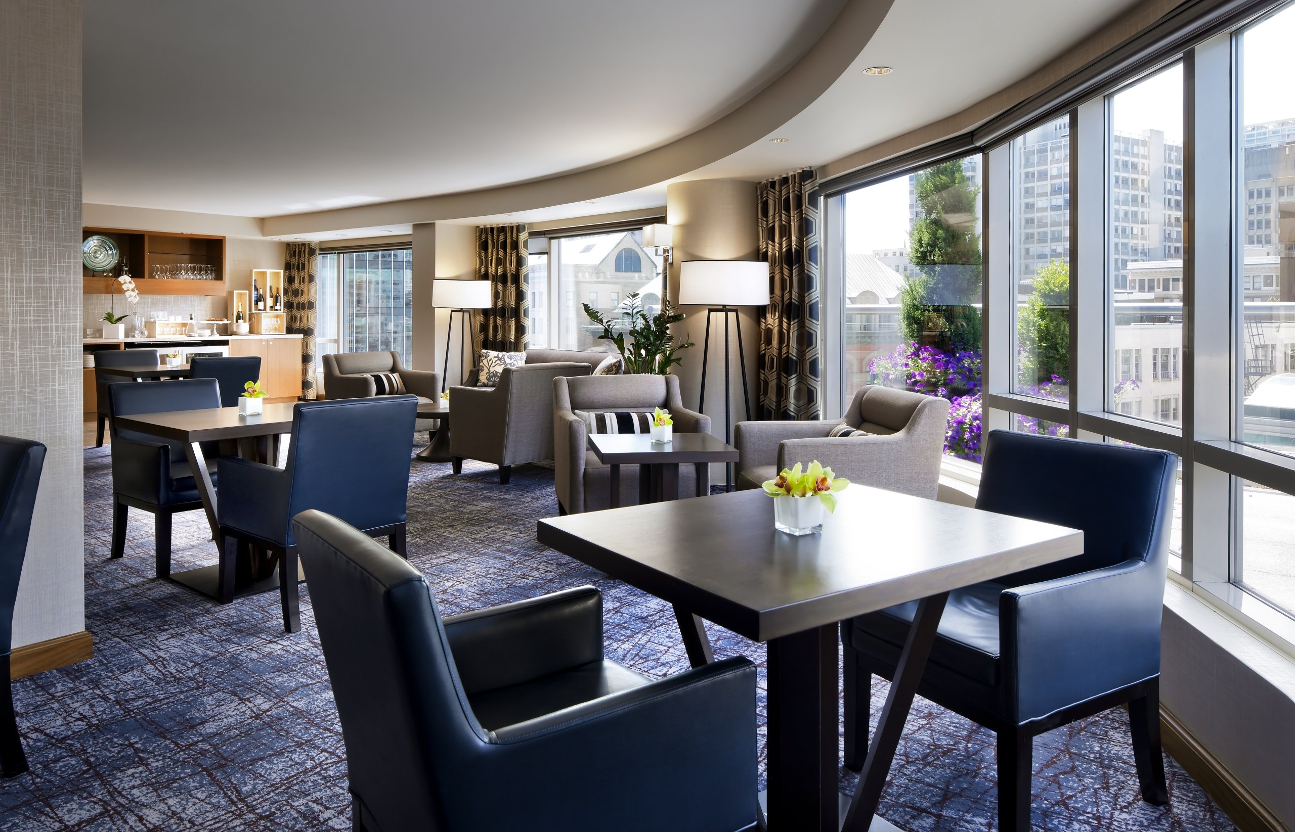 image of tables in Fairmont Gold lounge