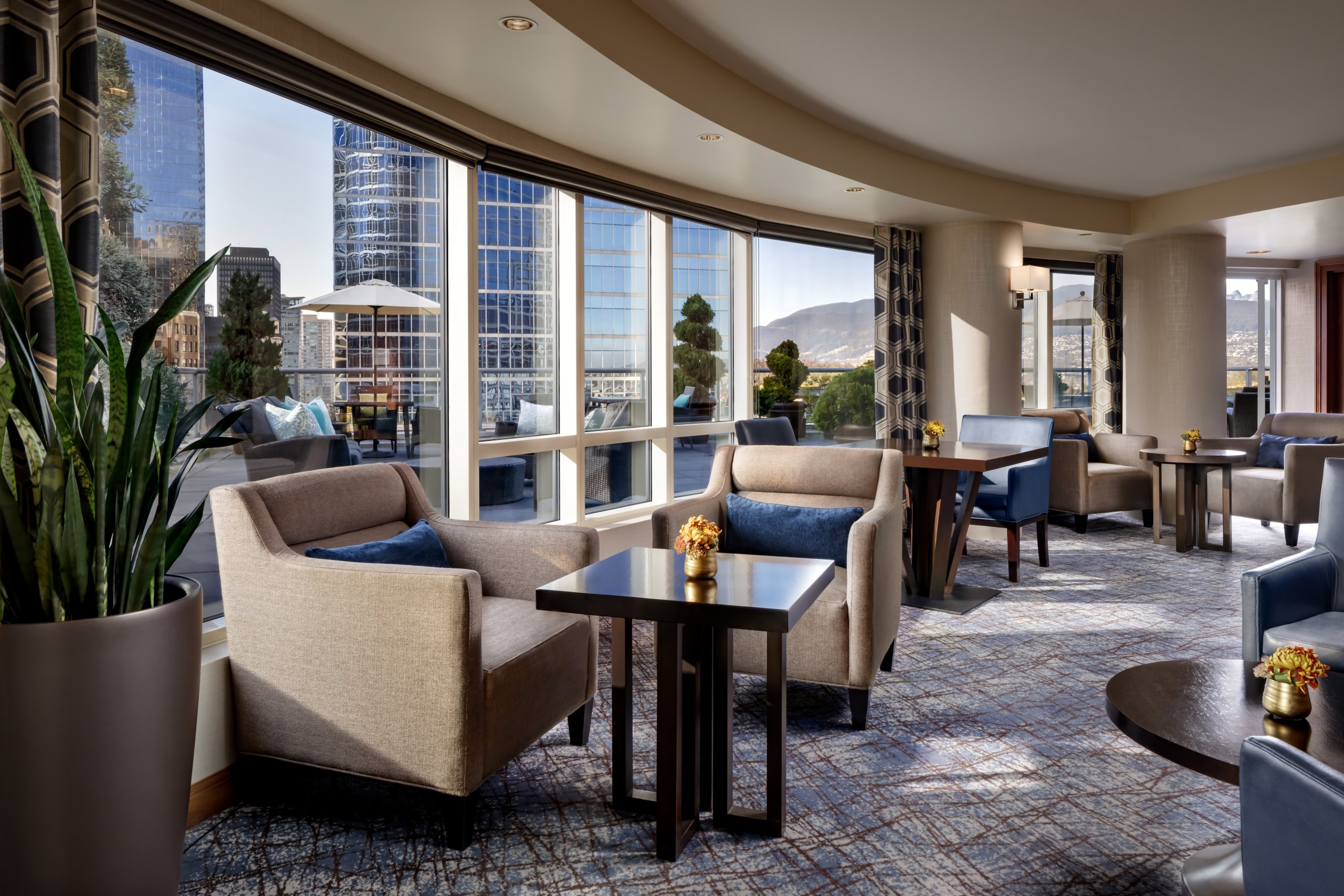 image of tables in Fairmont Gold lounge