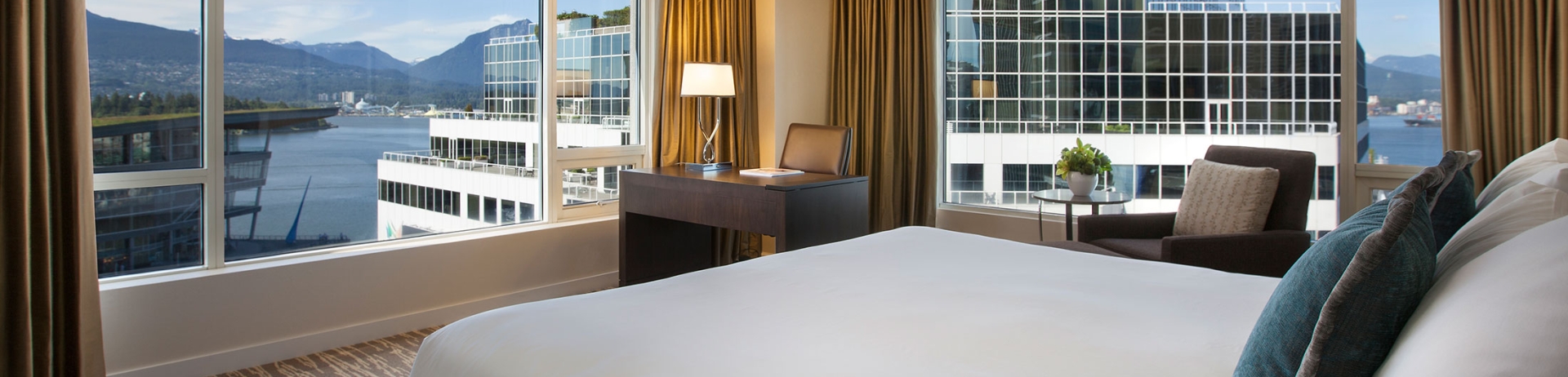 The signature harbour view corner