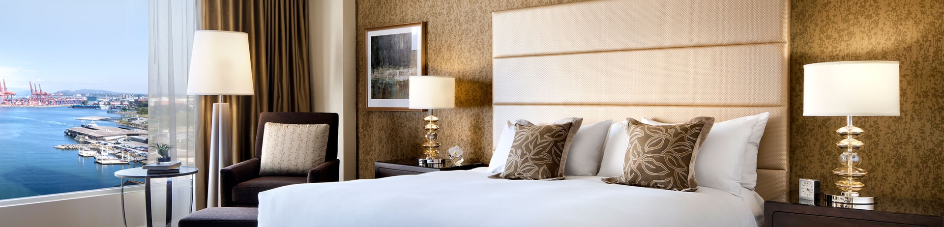 The signature harbour view room