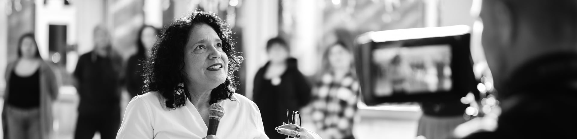 Artist Yolonda Skelton giving interview.