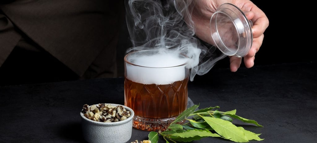 negroni with smoke