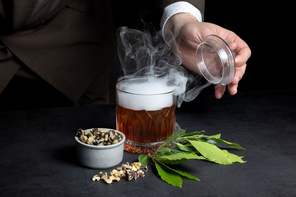 negroni with smoke